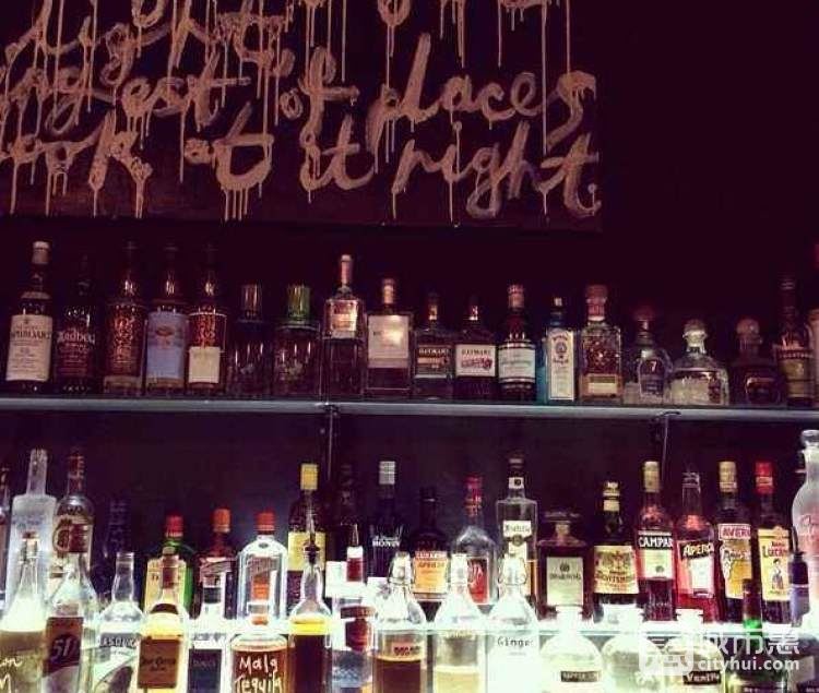 毛毛蟲(chóng)酒吧與比薩